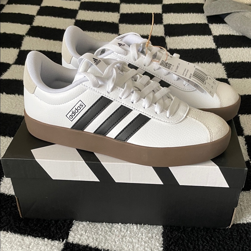 Adidas NWT Women's VL Court 3.0, US size 6.5